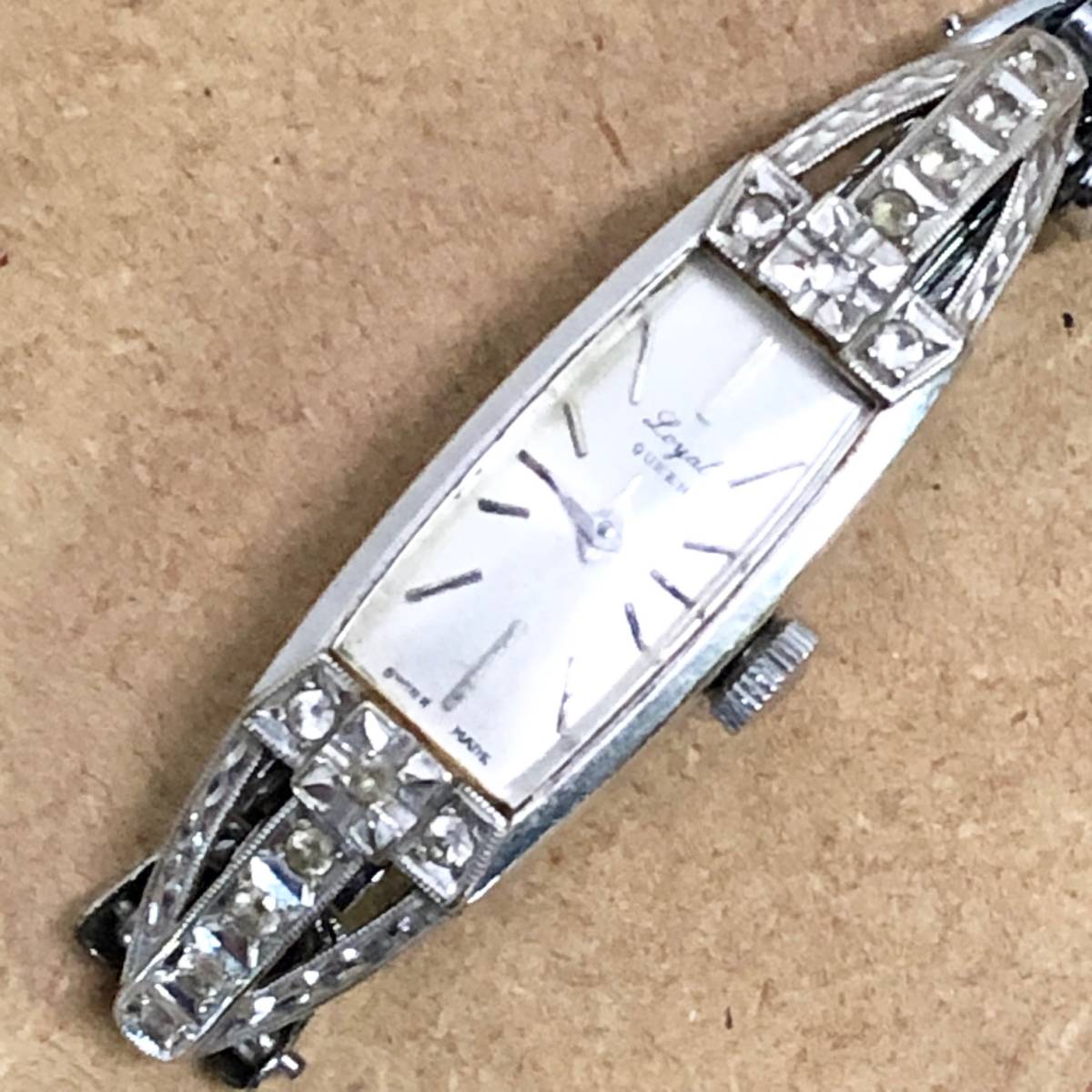 LOYAL QUEEN 手巻き時計 17石 インカブロック １４K WG 手巻き 17石 QUEEN 「ロイヤルクイーン」アクセサリー、時計の スイス