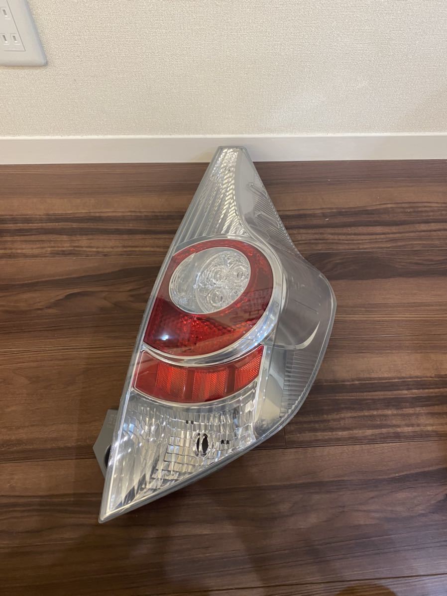 NHP10 アクア前期テールランプ右 STANLEY 52-252 トヨタ用 自動車