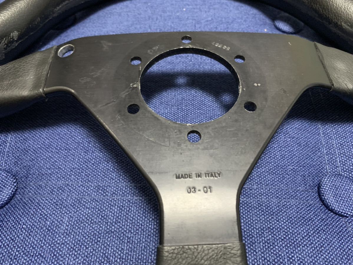 MOMO ヴェローチェ レーシング 32パイ ステッチレス 320mm モモ