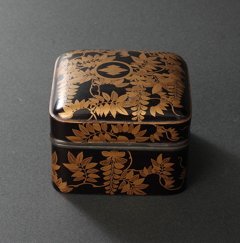 茶道具 香合 錫縁 漆器 唐草文 蒔絵 香箱 小箱 うるし 三つ日の丸扇