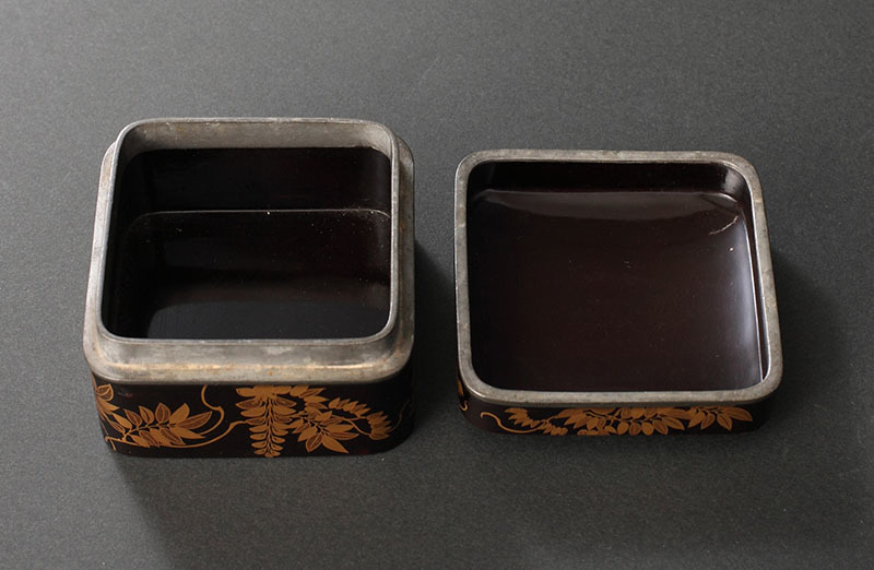 茶道具 香合 錫縁 漆器 唐草文 蒔絵 香箱 小箱 うるし 三つ日の丸扇