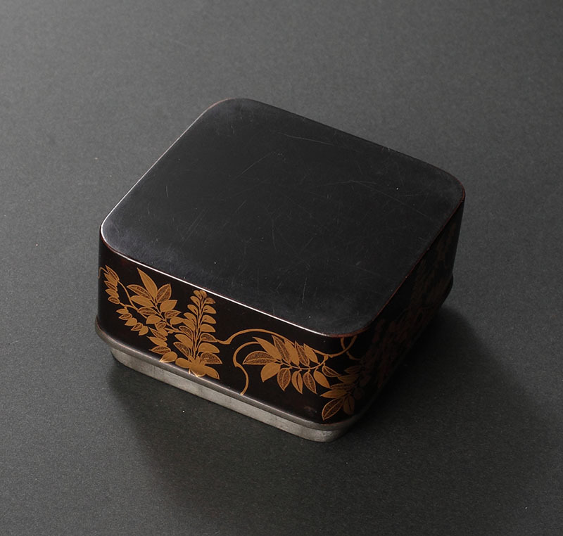 茶道具 香合 錫縁 漆器 唐草文 蒔絵 香箱 小箱 うるし 三つ日の丸扇