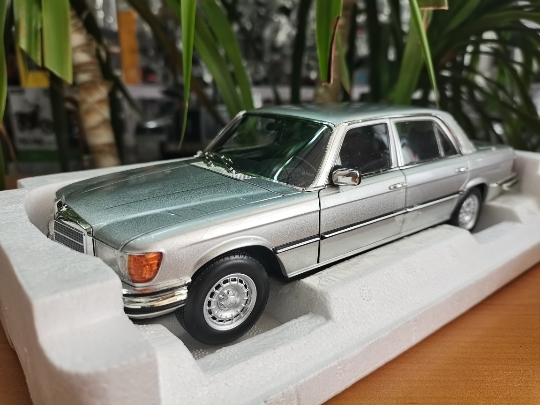 ノレブ メルセデス ベンツ 450SEL 6.9 1976 1/18 ミニカー 205-001