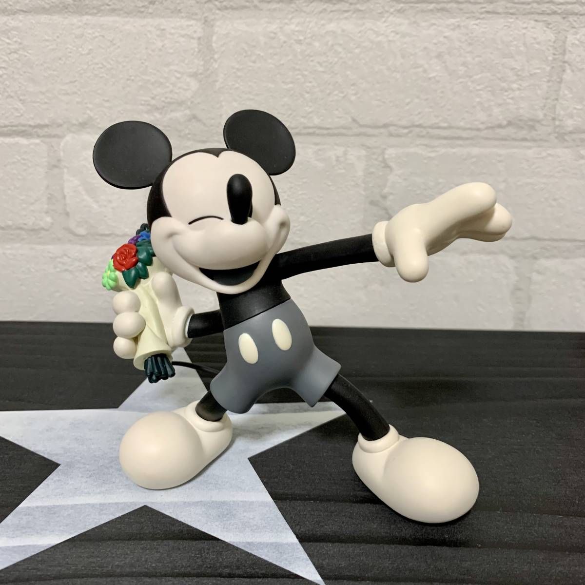 VCD TOY MICKEY glamb MEDICOM THROW バンクシー フィギュア ミッキー