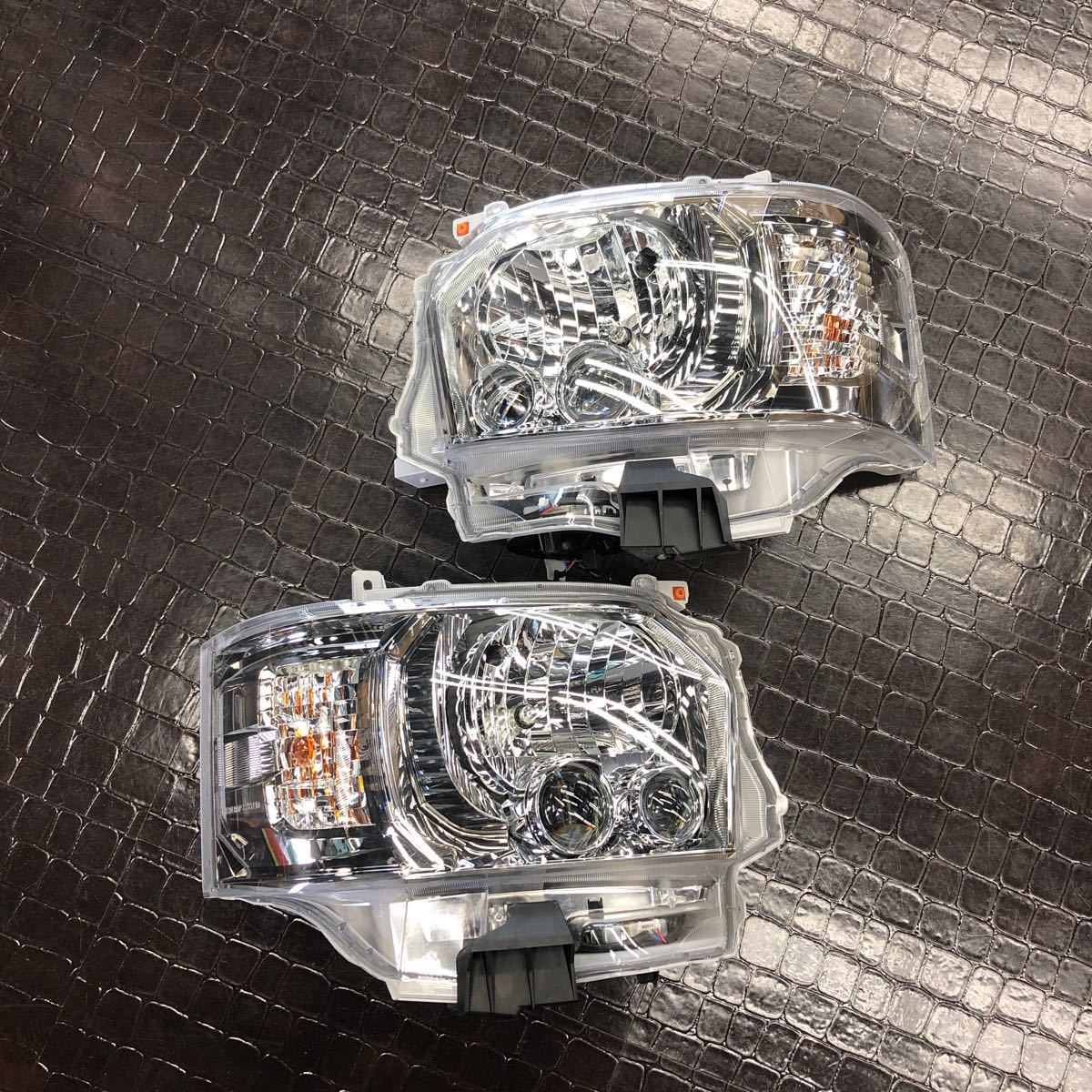 新作登場，品質保証 200系 ハイエース レジアスエース 純正 LED ヘッドライト(ヘッドライト)｜売買されたオークション情報、yahooの商品情報をアーカイブ公開 - オークファン トヨタ用