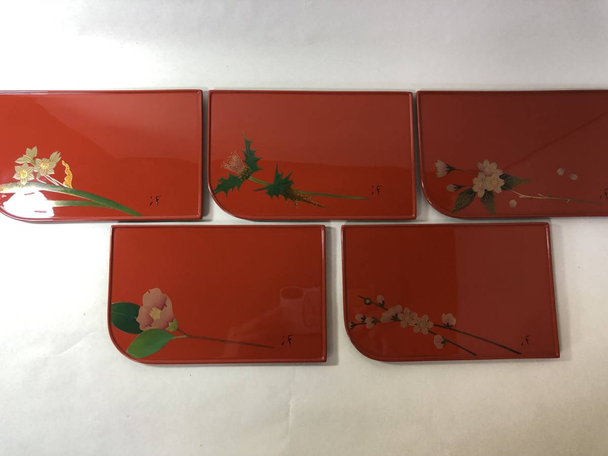 輪島塗 木製 朱塗り 菓子皿 5客 四季の花図替わり文様 水仙・アザミ・