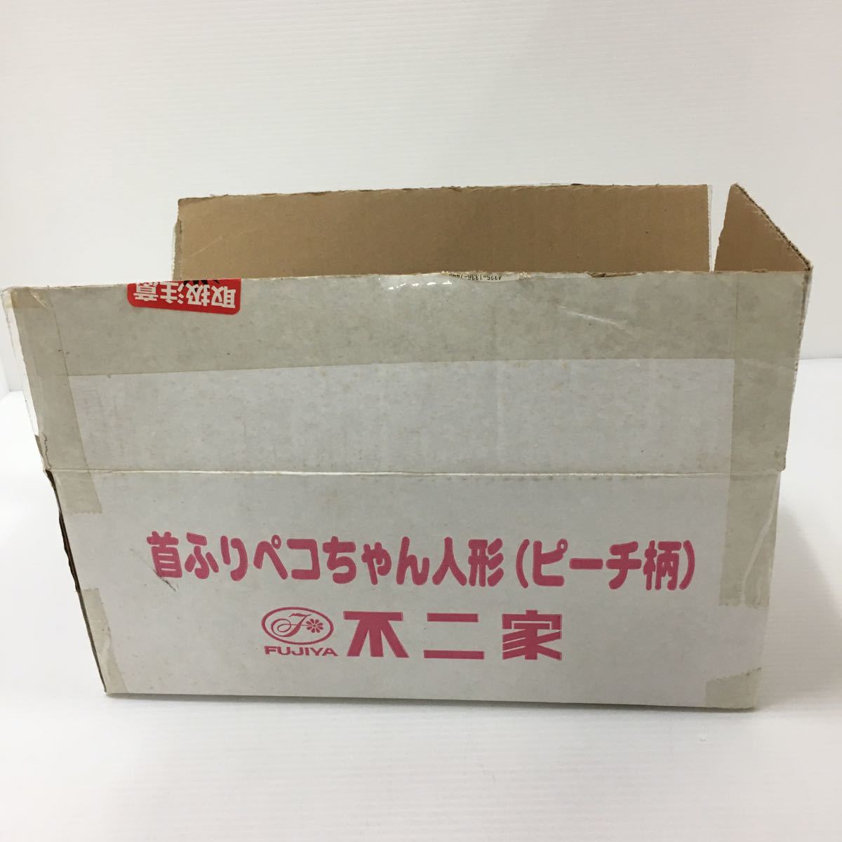 首ふりペコちゃん人形　(ピーチ柄)　 桃　非売品　ペコちゃん人形　首振り　貴重 2009年　当選品 首振りペコちゃん人形（ピーチ柄）\"ペコちゃんオリジナルグッズ 不二家 ⭐︎不二家 ペコちゃん首振り人形 1960年代 ペコ