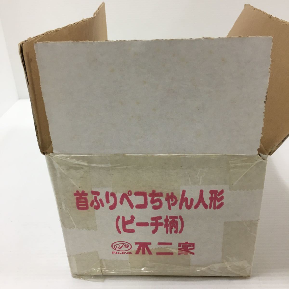 首ふりペコちゃん人形　(ピーチ柄)　 桃　非売品　ペコちゃん人形　首振り　貴重 2009年　当選品 首振りペコちゃん人形（ピーチ柄）\"ペコちゃんオリジナルグッズ 不二家 ⭐︎不二家 ペコちゃん首振り人形 1960年代 ペコ