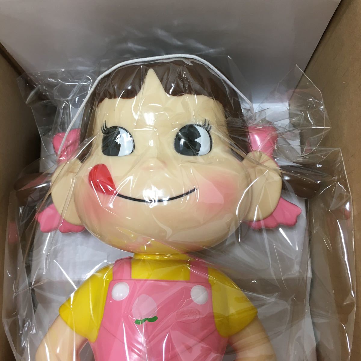 首ふりペコちゃん人形　(ピーチ柄)　 桃　非売品　ペコちゃん人形　首振り　貴重 2009年　当選品 首振りペコちゃん人形（ピーチ柄）\"ペコちゃんオリジナルグッズ 不二家 ⭐︎不二家 ペコちゃん首振り人形 1960年代 ペコ