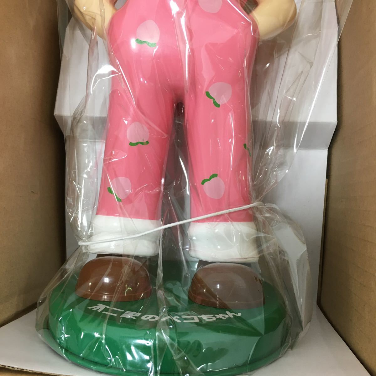 首ふりペコちゃん人形　(ピーチ柄)　 桃　非売品　ペコちゃん人形　首振り　貴重 2009年　当選品 首振りペコちゃん人形（ピーチ柄）\"ペコちゃんオリジナルグッズ 不二家 ⭐︎不二家 ペコちゃん首振り人形 1960年代 ペコ