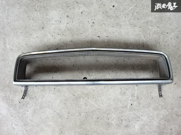 売り切り! ワンオフ C130 130 ローレル フロントグリル ラジエターグリル メッシュ ツリ目仕様? 当時物 旧車 訳有品 棚11-3