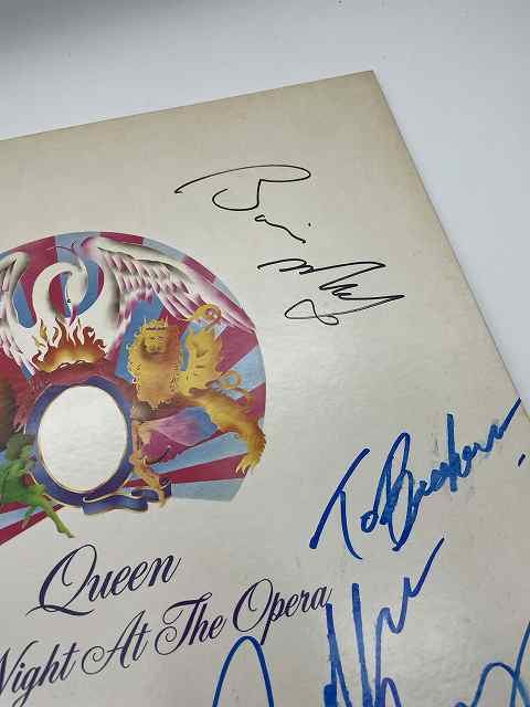QUEEN　ブライアン・メイ　ロジャー・テイラー　ジョン・ディーコン　直筆サイン QUEEN クイーン メンバー全員の直筆サイン フレディ・マーキュリー