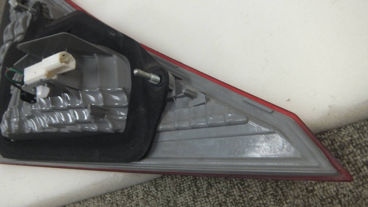 美品 20系 アルファード 純正 テールライト 右内側 KOITO 58-30 0 純正 
