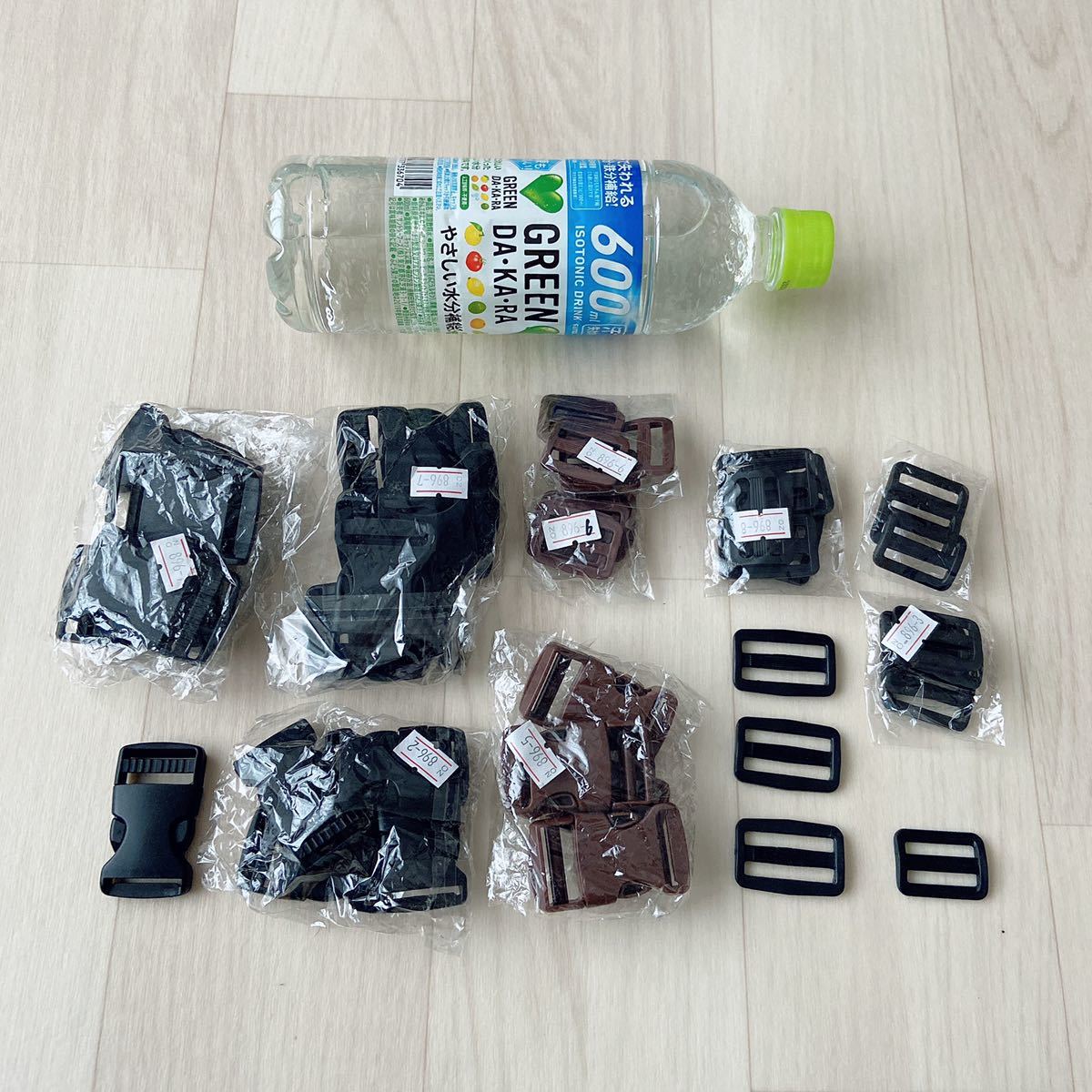 プラスチック バックル 山盛set 手芸 ハンドメイド 洋裁 副資材 材料 金具 角カン ベルト送り黒茶チョコ 25 30 ワッペン 飾り素材 売買されたオークション情報 Yahooの商品情報をアーカイブ公開 オークファン Aucfan Com