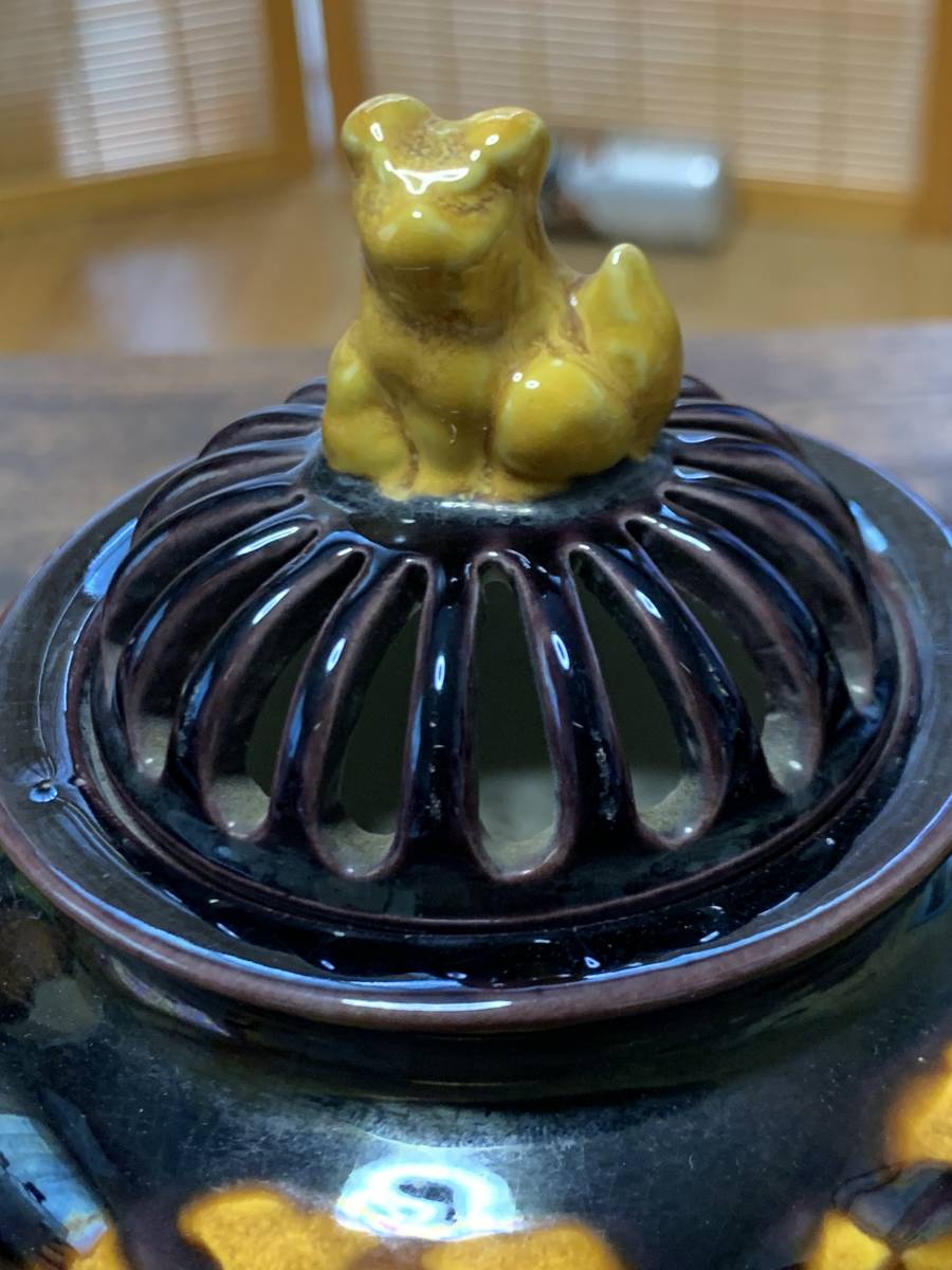 共箱付九谷焼 南崖作 六角金彩色絵香炉 つまみ霊獣⁄牛 吉祥文様