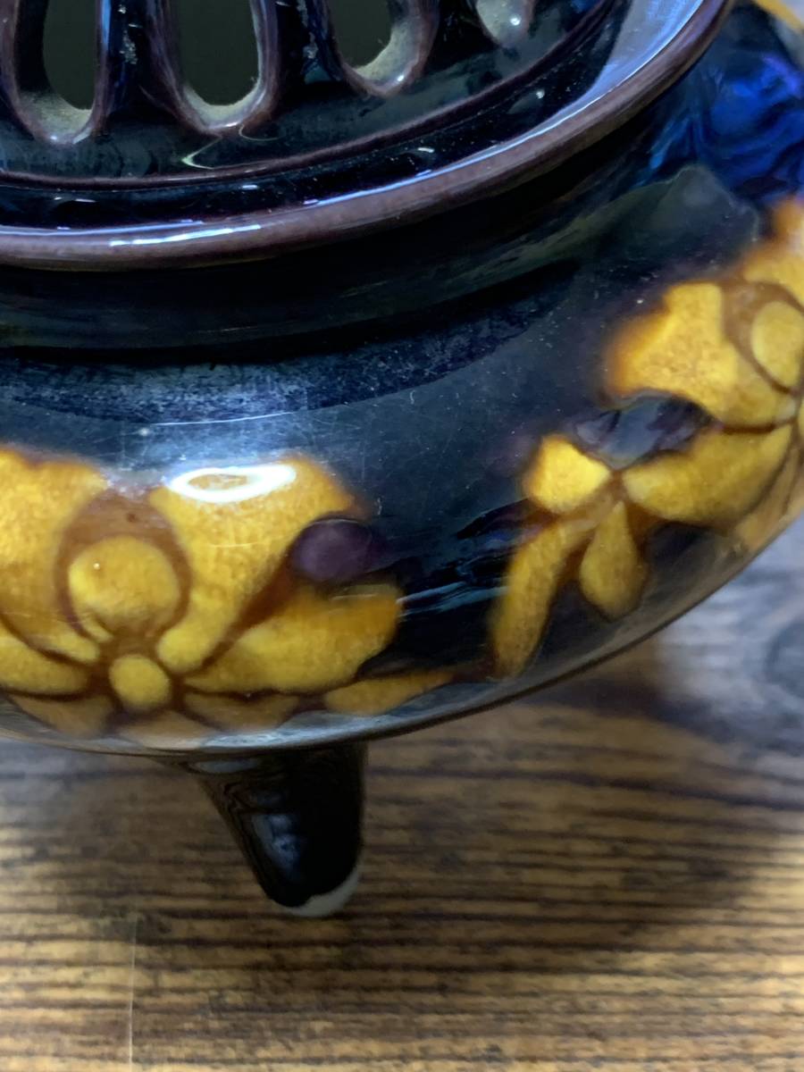 共箱付九谷焼 南崖作 六角金彩色絵香炉 つまみ霊獣⁄牛 吉祥文様