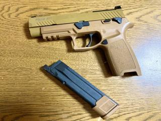 得価，豊富な SIGAIR M17 CO2 ガスブローバック P320 ガスブロ シグエアー TAN(ガスガン)｜売買されたオークション情報、yahooの商品情報をアーカイブ公開 - オークファン ガスガン