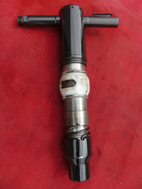 福岡県　中古 東空TCB-200 20番ハンドブレーカー　完璧に整備済みしてます。　打撃力新品と変わりません。解体機さく岩機大割機破砕機4064