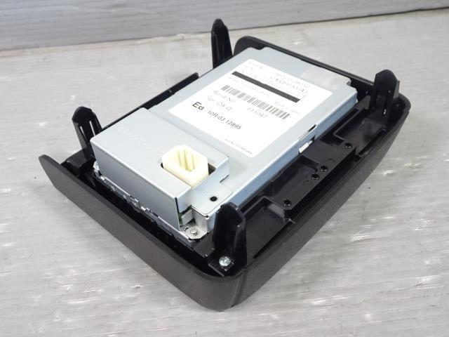 ヴォクシー DAA-ZWR80G 「ワイヤレス充電器」 1F7 置くだけ充電 861C0