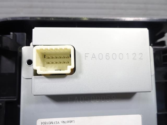ヴォクシー DAA-ZWR80G 「ワイヤレス充電器」 1F7 置くだけ充電 861C0