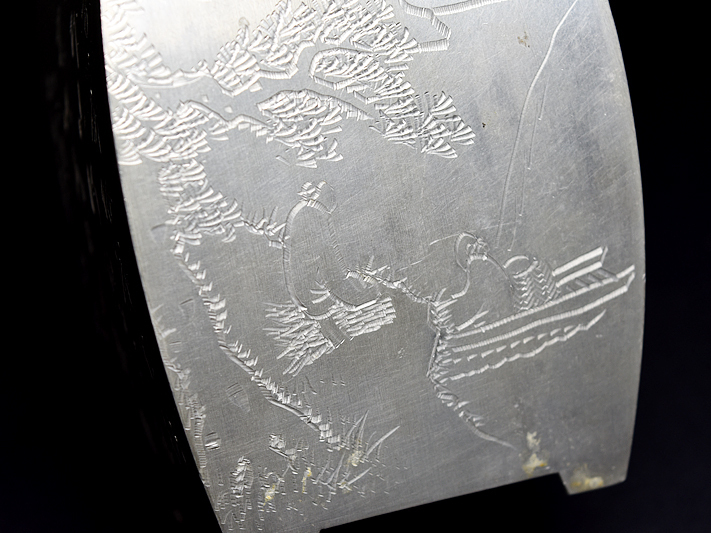 汲古 造 天寿斎蘇生鉄筆 純錫製 茶人山水図 四方式 茶