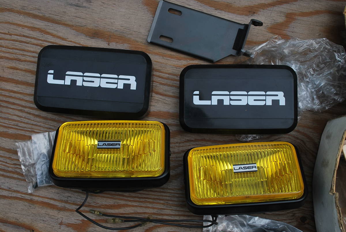 フォード　レーザー全車　純正フォグランプセット　左ステー欠品　新品保存品