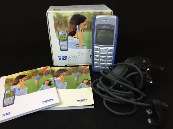 貴重☆美品☆数日のみ使用☆NOKIA☆1110i☆携帯電話☆充電器☆海外☆ノキア☆ケータイ☆付属品☆動作未確認☆希少☆レア9/12g.h08