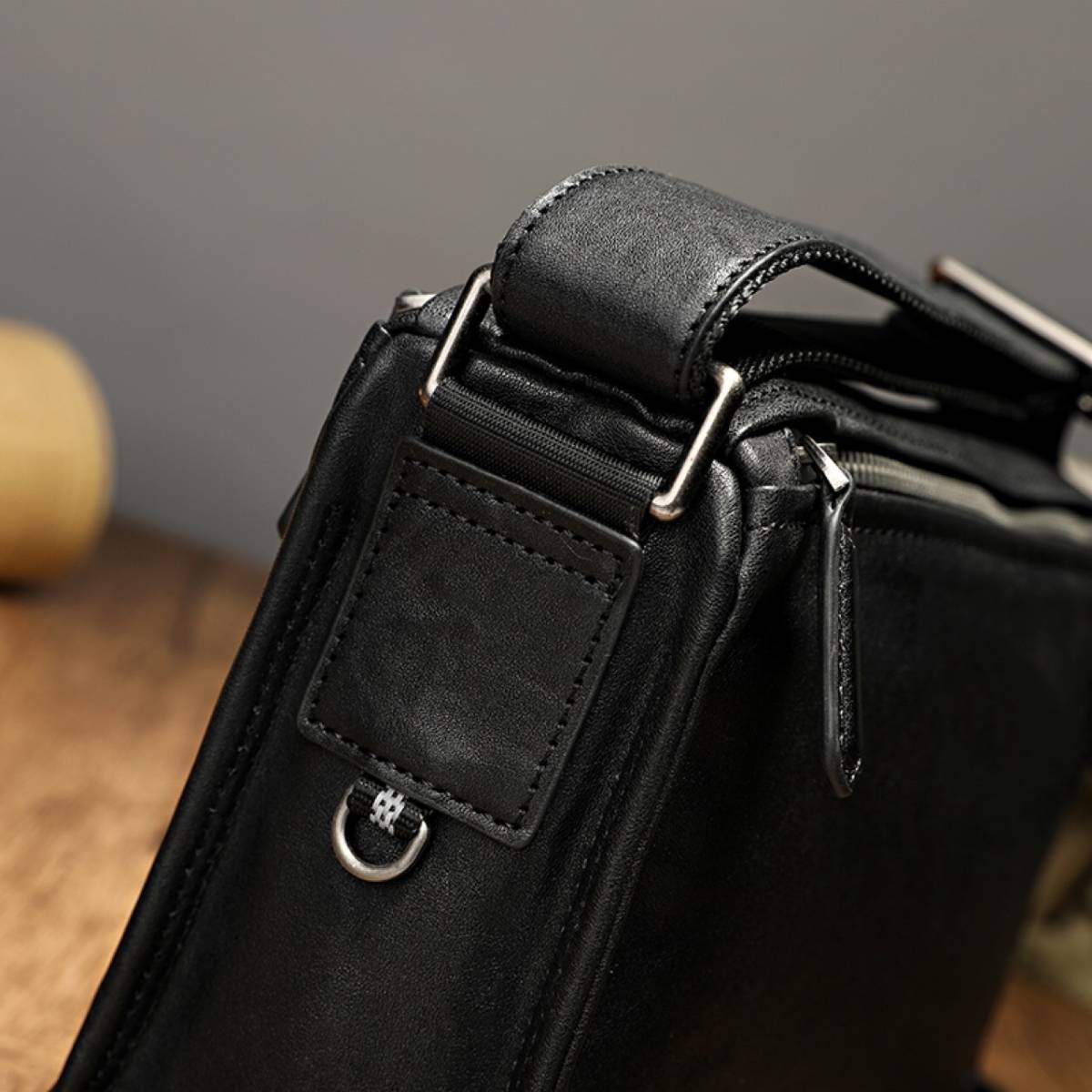 職人手作り本革 メンズバッグ ショルダーバッグ メッセンジャーバック 斜めがけ 肩掛け レザー ビジネスバッグ おしゃれ 大容量amwyy Mb 68 ショルダーバッグ 売買されたオークション情報 Yahooの商品情報をアーカイブ公開 オークファン Aucfan Com