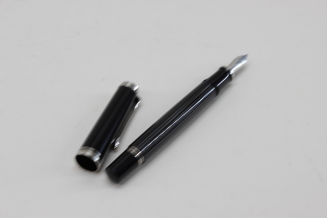 ワケあり Pelikan ペリカン 万年筆 スーベレーン M605 ペン先14C-585 キャップ先端のロゴ欠落[223566
