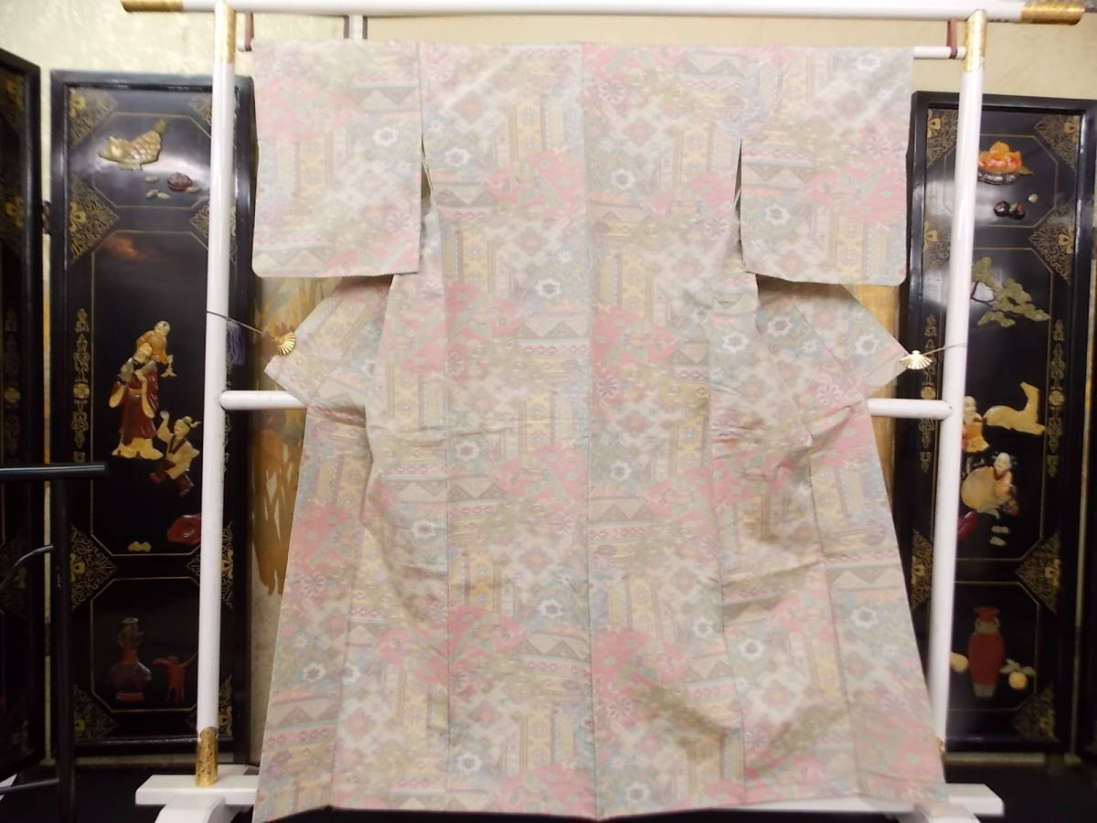 きもの今昔２８６０　正絹十日町紬袷きもの　白地ベースに黒の蚊絣ブルー、ローズ、ベージュ、グリーンなど多彩な色使い