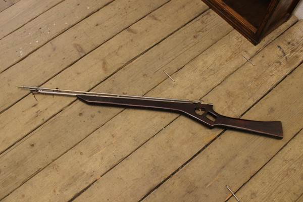 スピアガン 木製水中銃 全長140cm 空気銃 ダイビング 釣具 スキューバダイビング 売買されたオークション情報 Yahooの商品情報をアーカイブ公開 オークファン Aucfan Com