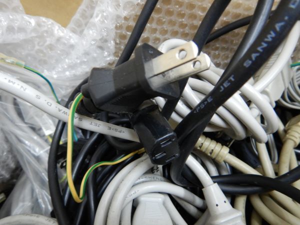 3640 Pc用 電源ケーブル 電源コード まとめて 大量約10キロ ジャンク ケーブル コネクタ 売買されたオークション情報 Yahooの商品情報をアーカイブ公開 オークファン Aucfan Com