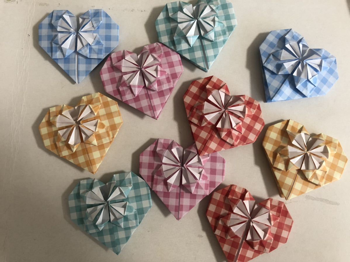ハンドメイド 折り紙 ハート 25枚 幼稚園 保育園 壁面飾り プレゼント飾り 折り紙 千代紙 売買されたオークション情報 Yahooの商品情報をアーカイブ公開 オークファン Aucfan Com
