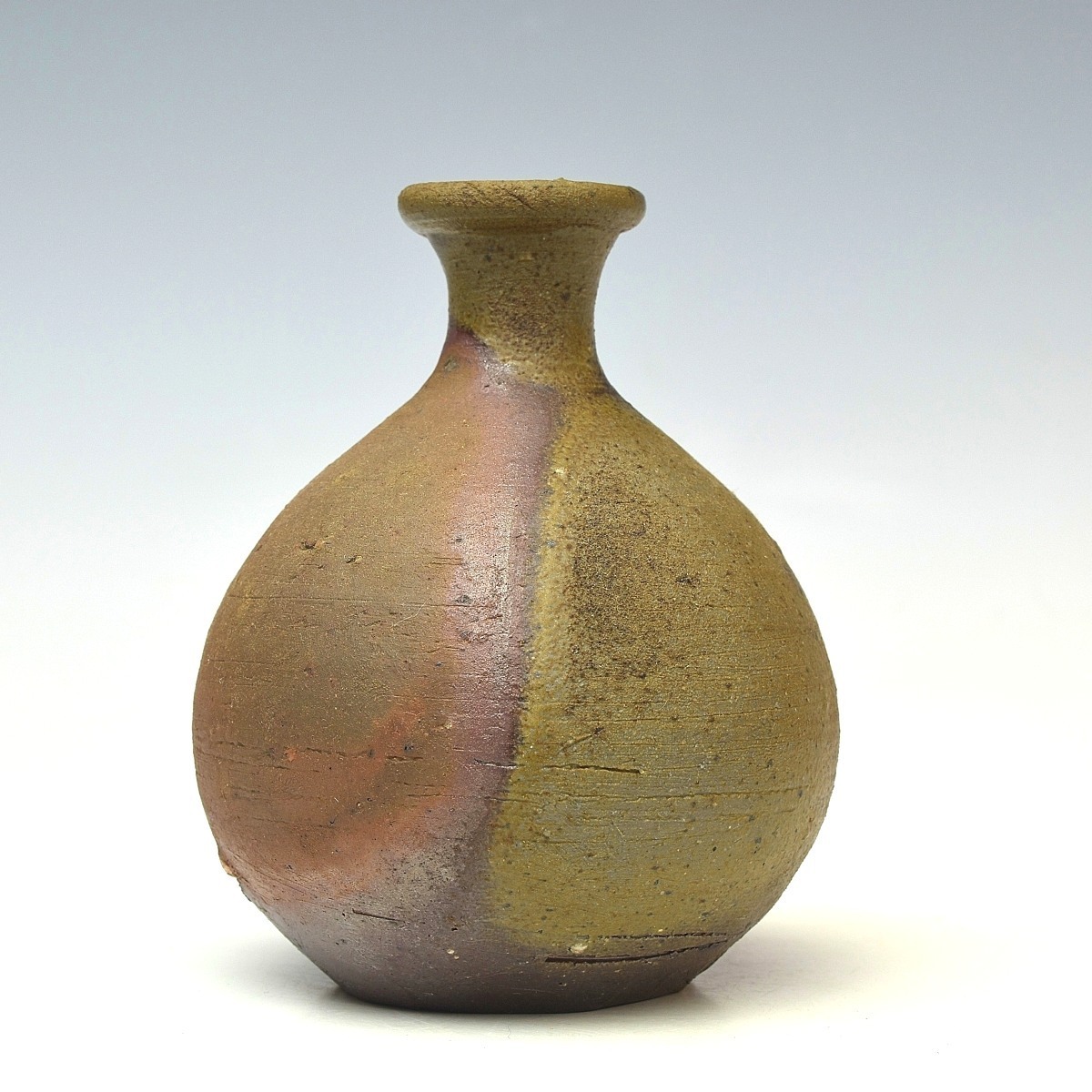 趣楽】秀逸作 備前焼 人間国宝 藤原雄作 備前徳利 高さ11，5cm 共