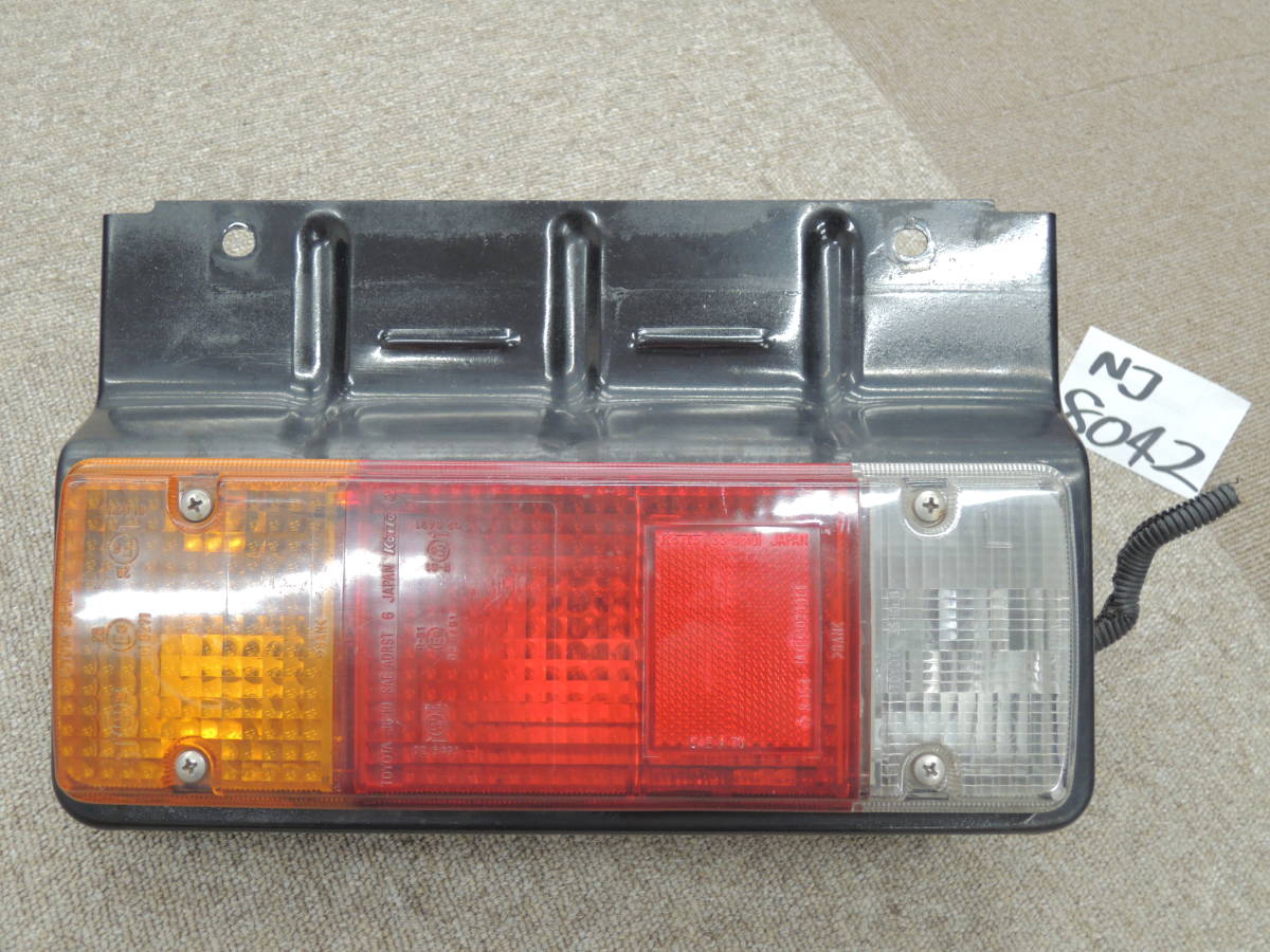 NJ8042_TD24 ☆トヨタ／トヨエース／PB-XZU308 ▽左 テールランプ