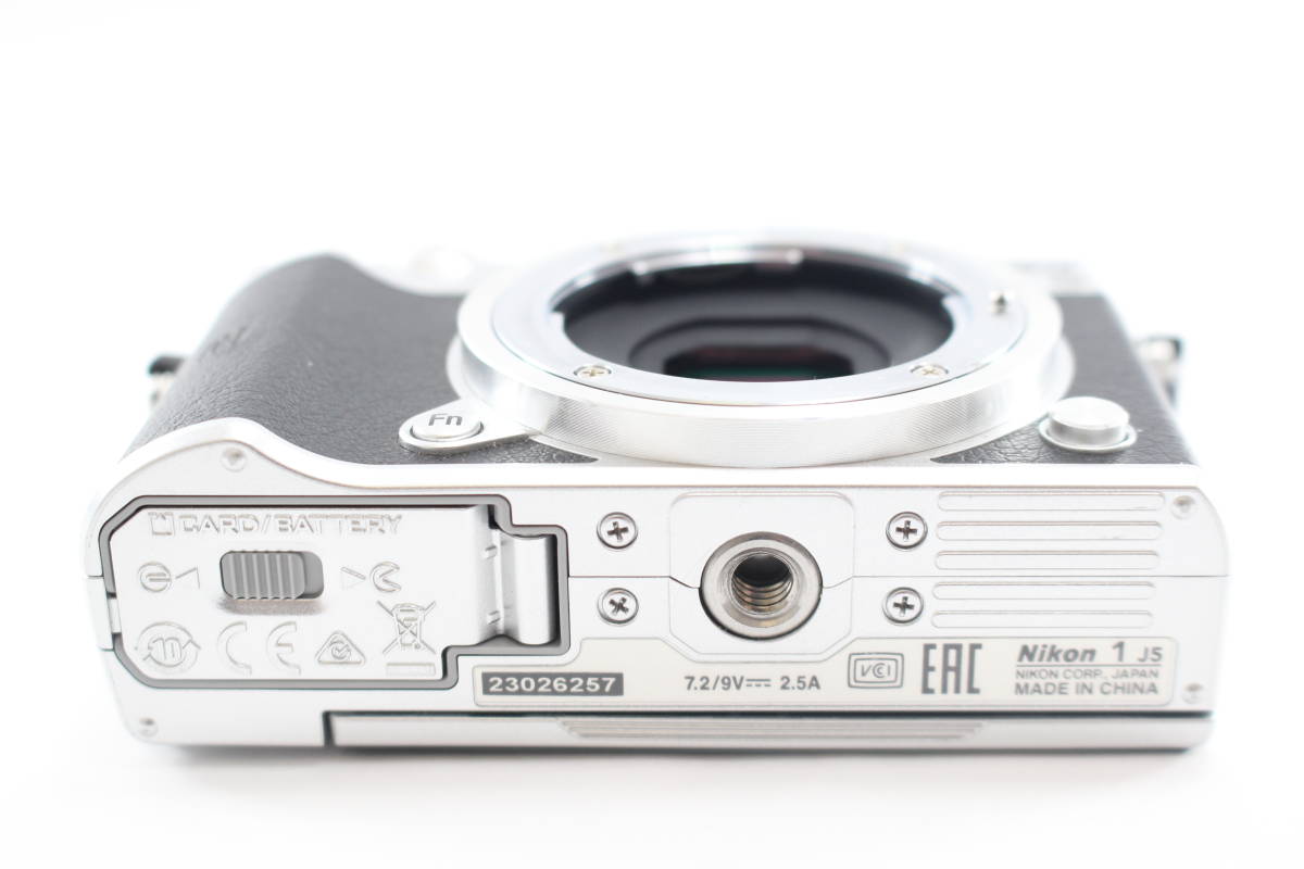 ☆新品同様☆NIKON ニコン 1 J1 ボディ Nikon 1 J1 ボディ シルバー