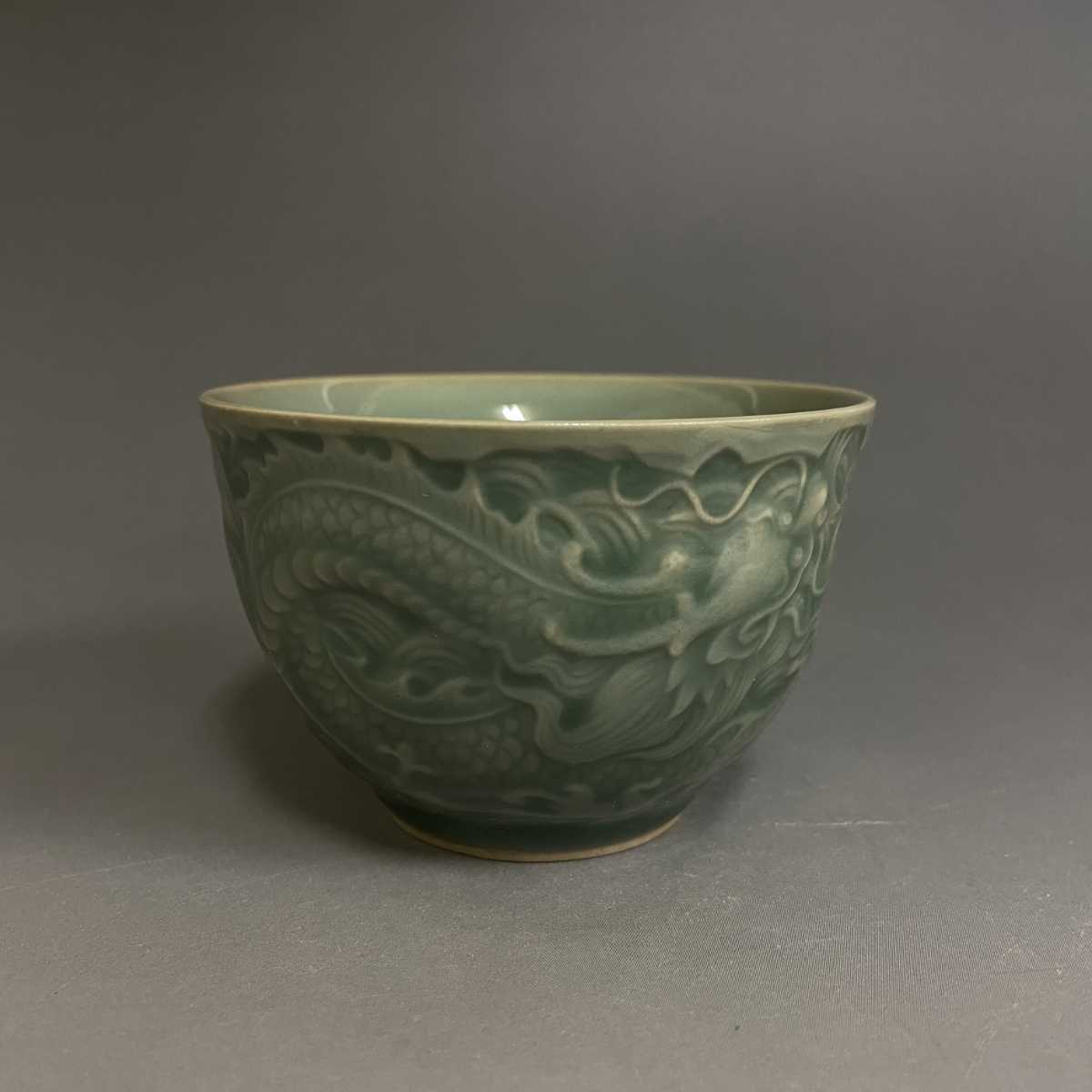 龍泉窯 青磁 龍鳳紋 陽刻 精工細彫 盃 碗 中国美術 藏出 龍泉