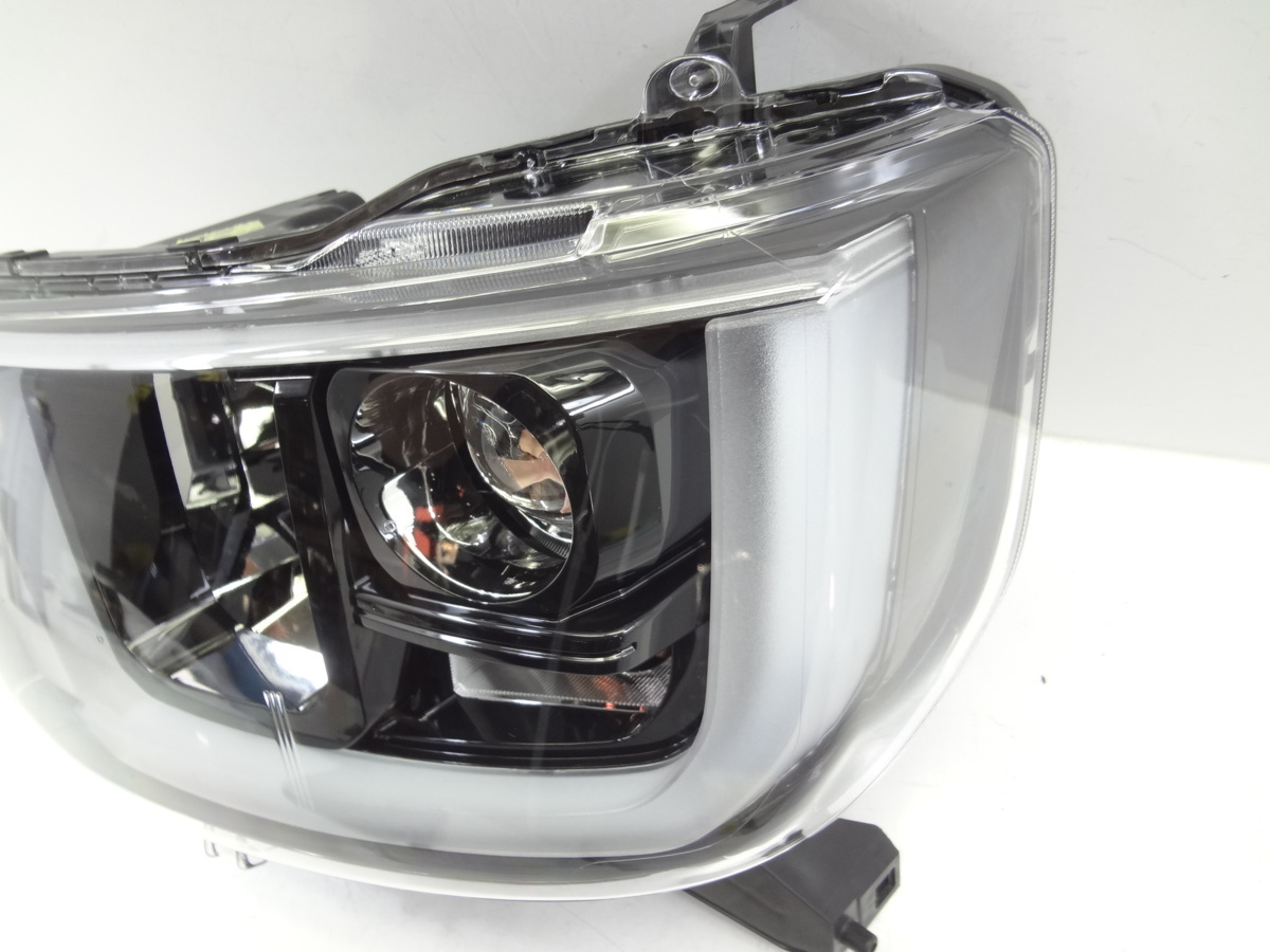 ダイハツ ウェイク LA700S 右ヘッドライト ヘッドレンズ ヘッドランプ 