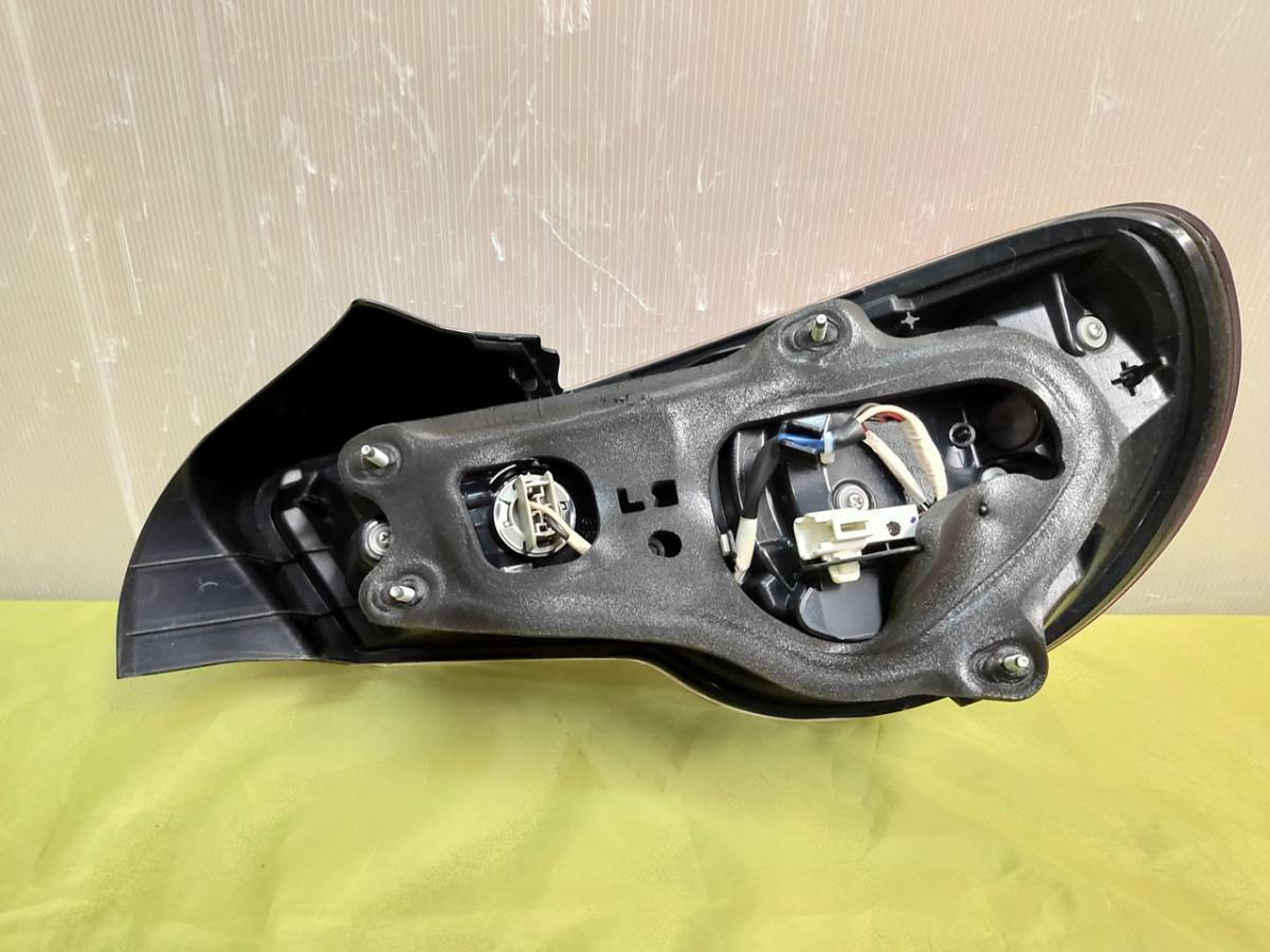 トヨタ 86 ZN6 前期 純正 左テールライト モデリスタ カバー付 赤