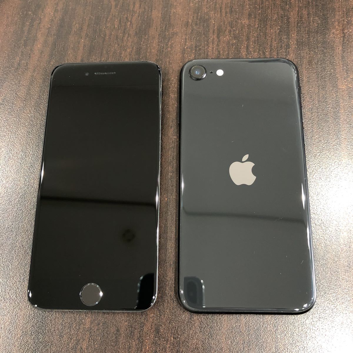 iPhone SE ブラック 第2世代 Apple 64GB SIMフリー - GB (SE2) (第2