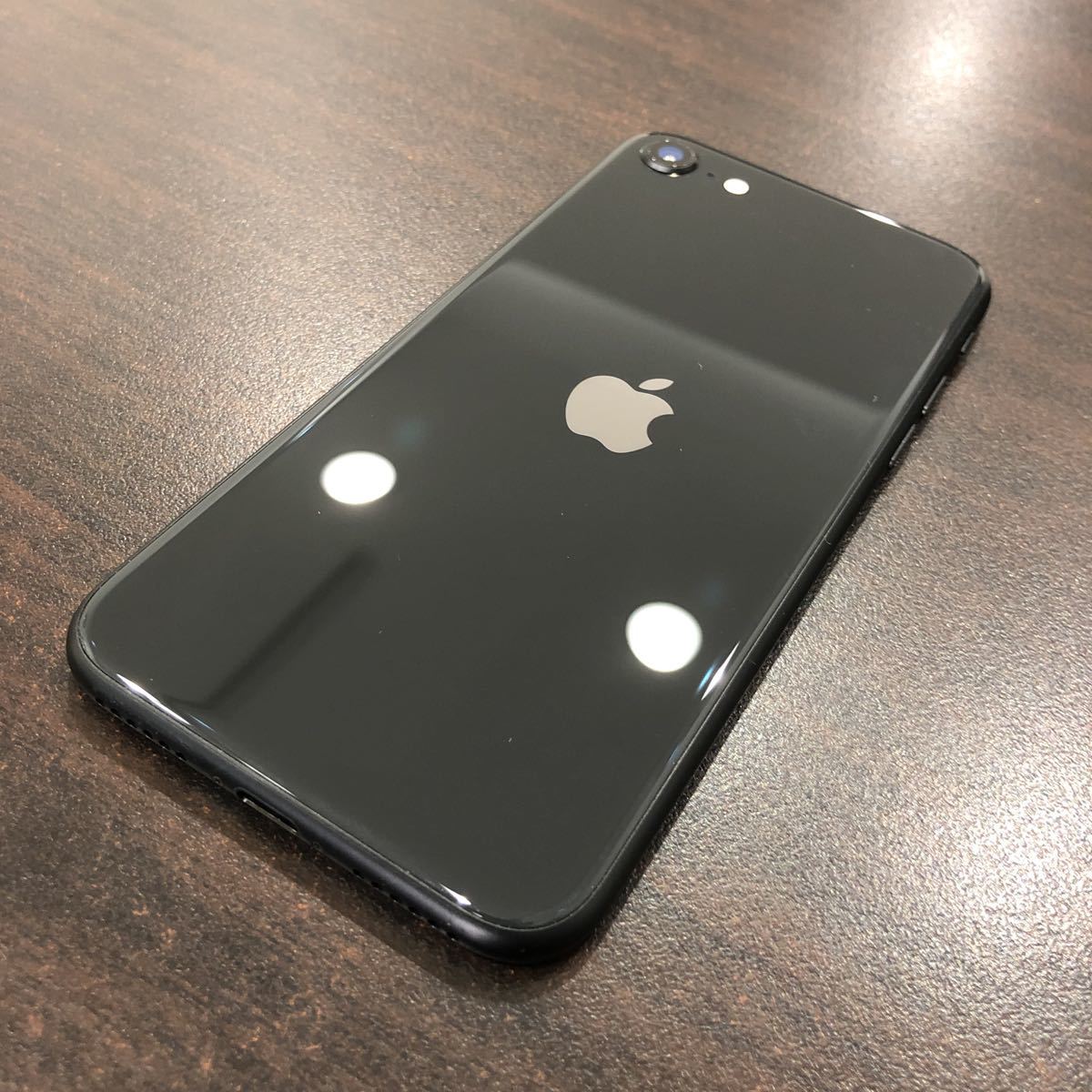iPhone SE ブラック 第2世代 Apple 64GB SIMフリー - GB (SE2) (第2