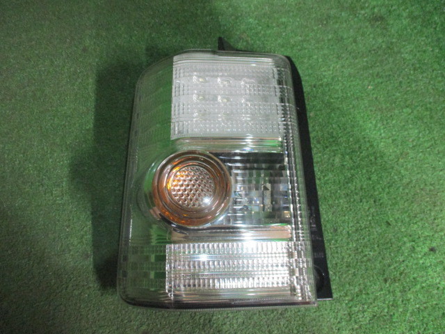 ピクシススペース L575A 中古中古部品 左ﾃｰﾙﾗﾝﾌﾟ DBA-L585A トヨタ 右