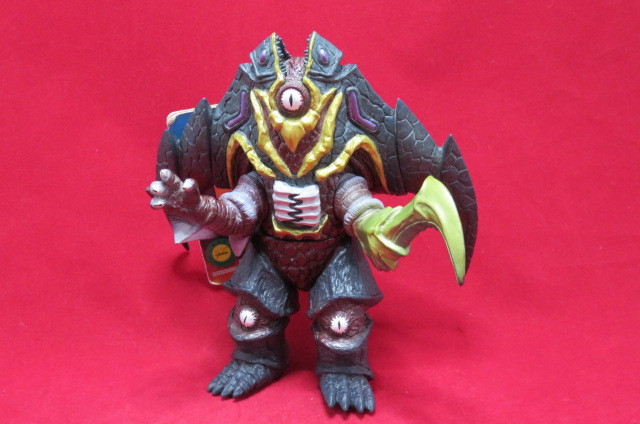 タグ付き カイザードビシ ウルトラマンガイア 怪獣 2つ折りタグ版 2002