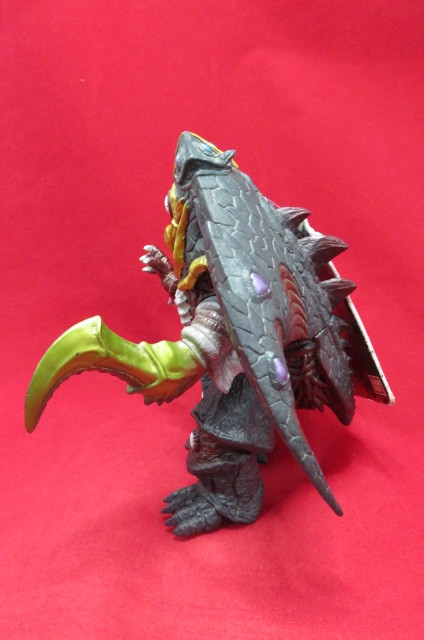 タグ付き カイザードビシ ウルトラマンガイア 怪獣 2つ折りタグ版 2002