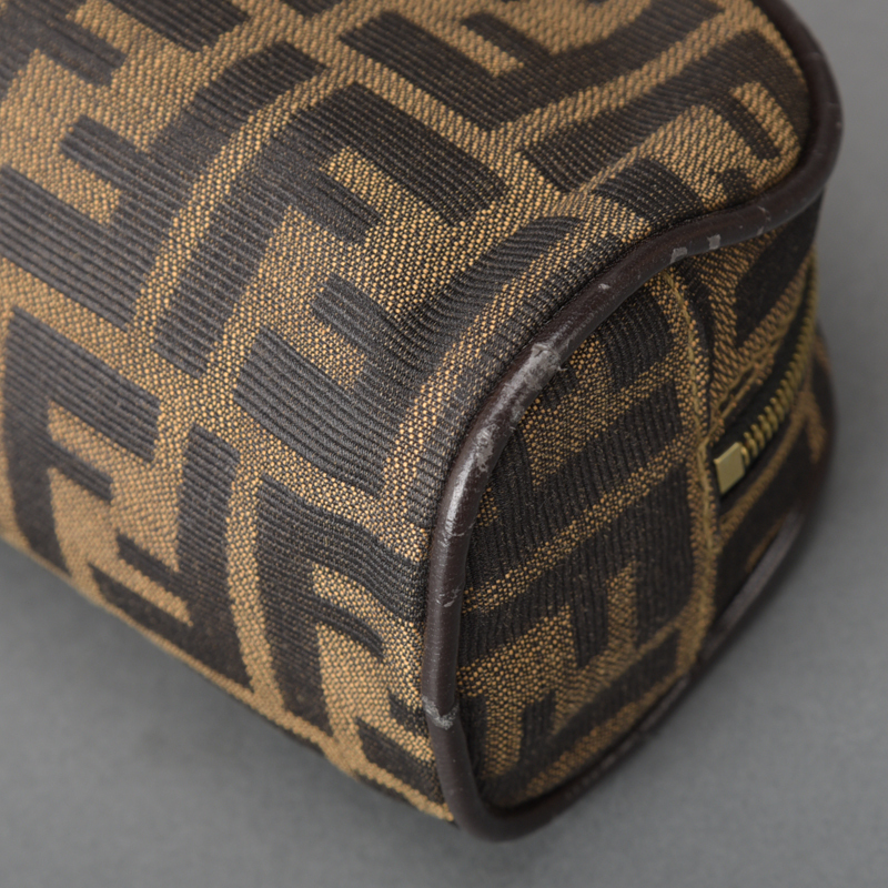 未使用 極美品 FENDI フェンディ ズッカ ポーチ バニティバッグ コスメ