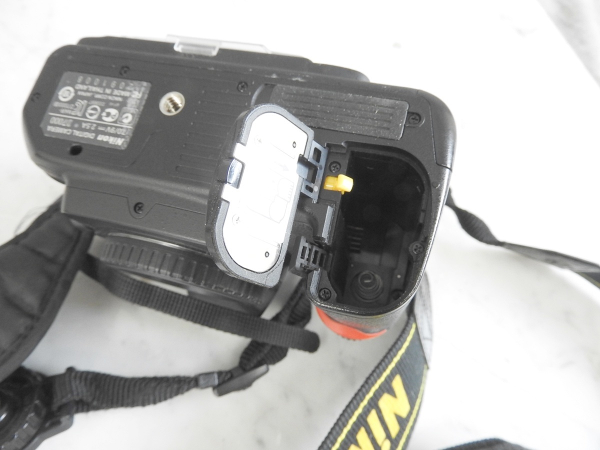 ☆ Nikon ニコン D7000 カメラ ボディ バッテリ・充電器付き ☆中古 