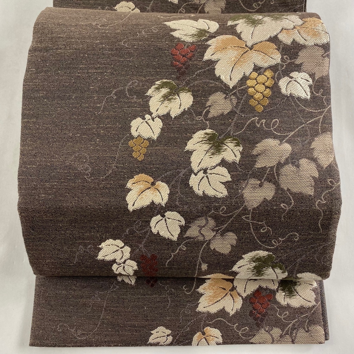 人気，高品質 袋帯 秀品 葡萄唐草 灰茶 六通 正絹(仕立て上がり)｜売買されたオークション情報、yahooの商品情報をアーカイブ公開 - オークファン 仕立て上がり