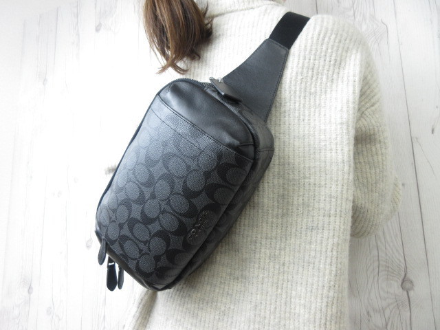 美品✨コーチ ボディバッグ ウエストポーチ シグネチャー PVC ブラック コーチ ボディバッグ COACH シグネチャー 極美品 - ショルダーバッグ