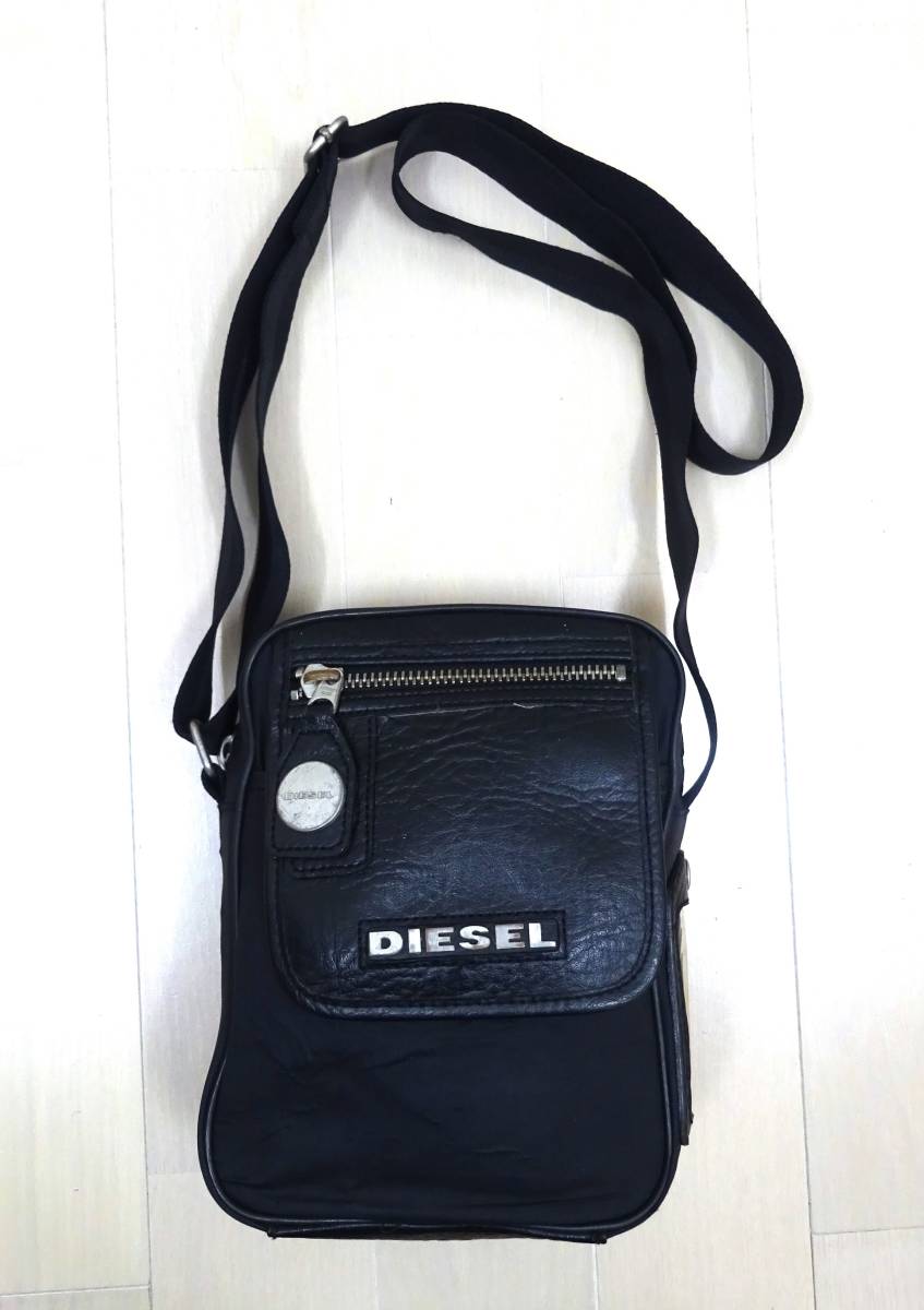 ディーゼル ★ ショルダーバッグ ★ ロゴプレート付 ★ ブラック ★ DIESEL