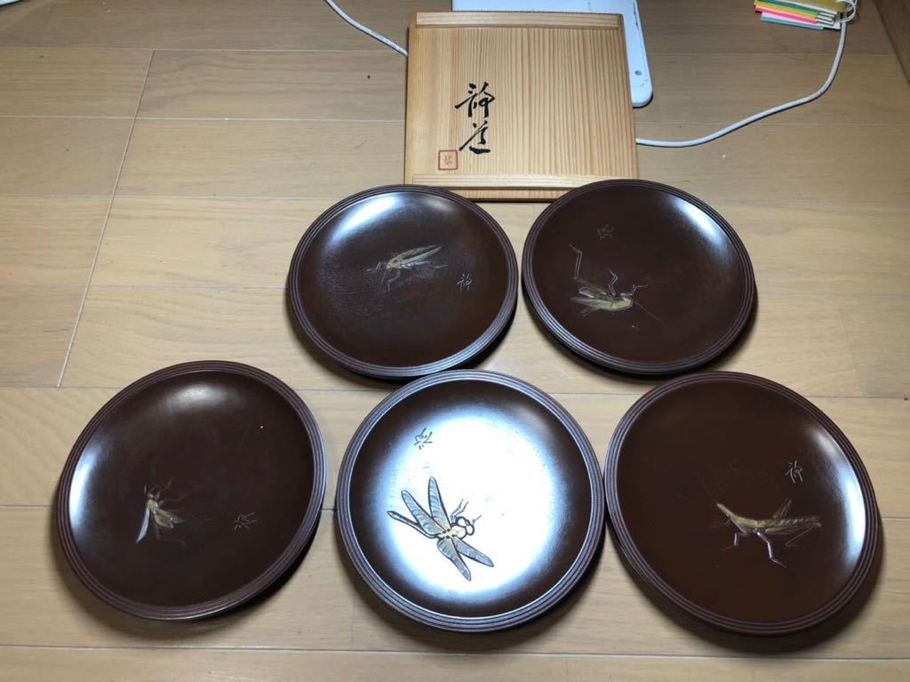 作家物　木工芸　銘々皿　昆虫柄　五脚　讃岐彫？煎茶道具 共箱 茶道具 共箱 花模様